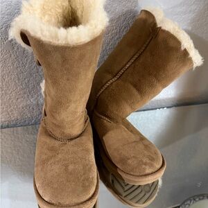 UGG Chestnut Sheepskin Winter Boots